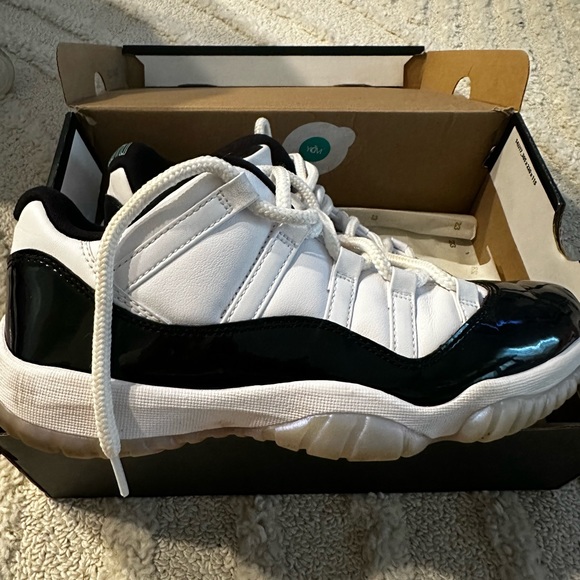 Jordan 11 Retro Low Emerald Rise vintage - Picture 1 of 4